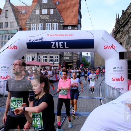 13.09.2026 - 21. swb-Marathon Bremen Tim E. http://msf.ph/oto/10379792 13.09.2026 13:15:16 Ziel 889, 1510, 1748, 2383, 3057, 3206, 3504, 3717, 4226, 4382, 4569, 4968, 4992, 5294, 5298, 5315, 5417, 5471, 5649, 5796, 6351, 6379, 6404, 6472, 6521, 6528, 6717, 7190, 7432, 8238, 8409, 9363, 9523, 9797, 13141 meine-sportfotos.de