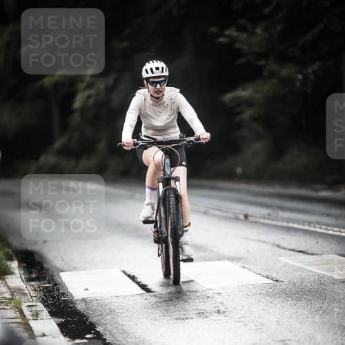 13.09.2026 - Stadtparktriathlon H.Heesch http://msf.ph/oto/10379800 13.09.2026 12:23:46 Radfahren 990, 1119 meine-sportfotos.de