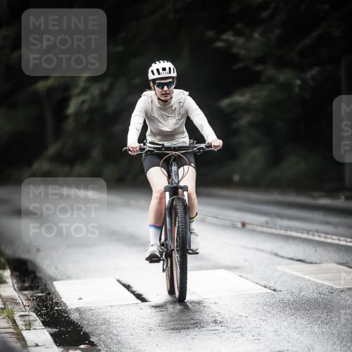 13.09.2026 - Stadtparktriathlon H.Heesch http://msf.ph/oto/10379807 13.09.2026 12:23:46 Radfahren 990, 1119 meine-sportfotos.de