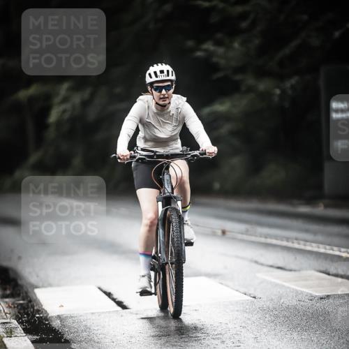 13.09.2026 - Stadtparktriathlon H.Heesch http://msf.ph/oto/10379812 13.09.2026 12:23:46 Radfahren 990, 1119 meine-sportfotos.de