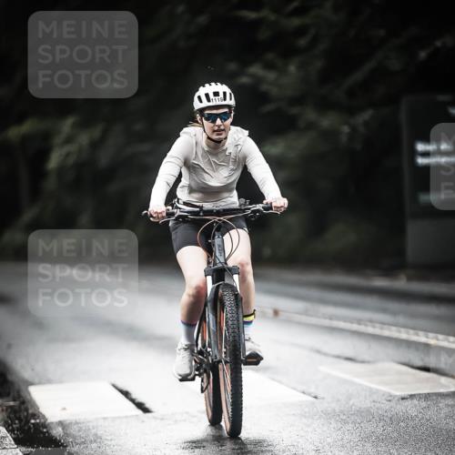 13.09.2026 - Stadtparktriathlon H.Heesch http://msf.ph/oto/10379815 13.09.2026 12:23:47 Radfahren 990, 1119 meine-sportfotos.de