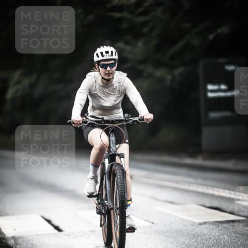 13.09.2026 - Stadtparktriathlon H.Heesch http://msf.ph/oto/10379824 13.09.2026 12:23:47 Radfahren 990, 1119 meine-sportfotos.de