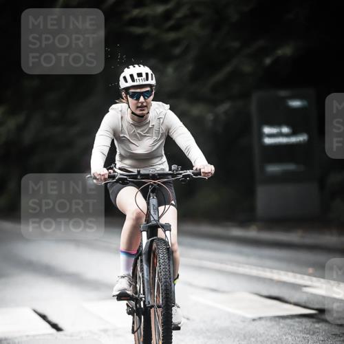 13.09.2026 - Stadtparktriathlon H.Heesch http://msf.ph/oto/10379825 13.09.2026 12:23:47 Radfahren 990, 1119 meine-sportfotos.de