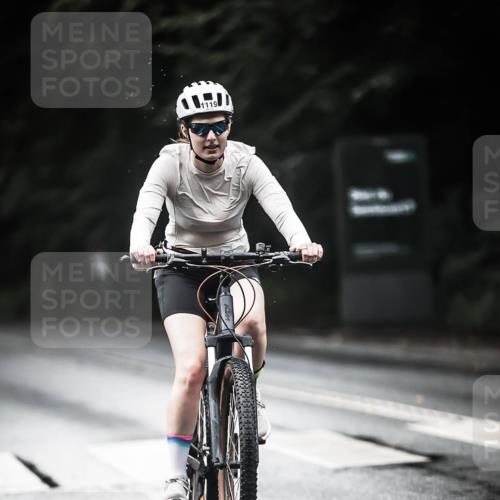 13.09.2026 - Stadtparktriathlon H.Heesch http://msf.ph/oto/10379831 13.09.2026 12:23:47 Radfahren 990, 1119 meine-sportfotos.de