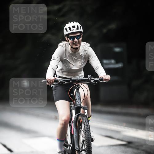 13.09.2026 - Stadtparktriathlon H.Heesch http://msf.ph/oto/10379837 13.09.2026 12:23:47 Radfahren 990, 1119 meine-sportfotos.de