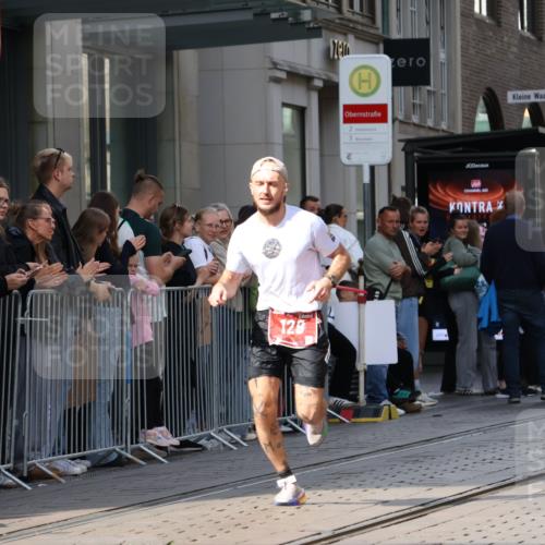 13.09.2026 - 21. swb-Marathon Bremen Strokosch-Dieckow http://msf.ph/oto/10379856 13.09.2026 12:41:55 Ziel 129, 1139 meine-sportfotos.de