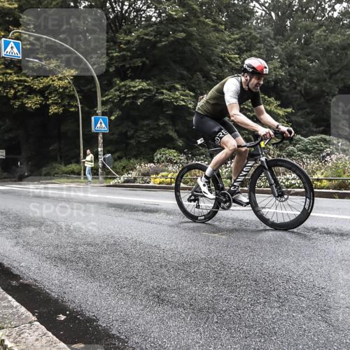 13.09.2026 - Stadtparktriathlon H.Heesch http://msf.ph/oto/10379875 13.09.2026 10:15:48 Radfahren 263, 295, 327 meine-sportfotos.de