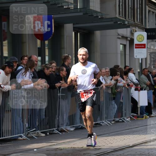13.09.2026 - 21. swb-Marathon Bremen Strokosch-Dieckow http://msf.ph/oto/10379886 13.09.2026 12:41:56 Ziel 129, 1139 meine-sportfotos.de