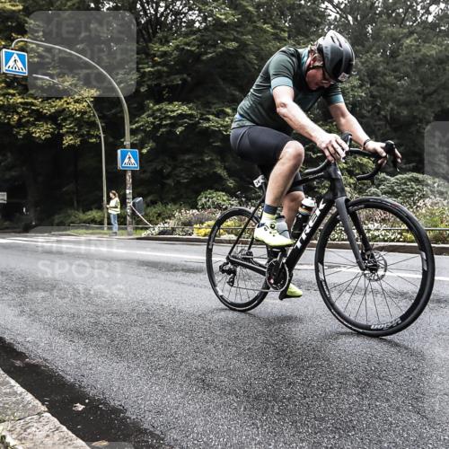 13.09.2026 - Stadtparktriathlon H.Heesch http://msf.ph/oto/10379982 13.09.2026 10:17:15 Radfahren 241, 245 meine-sportfotos.de