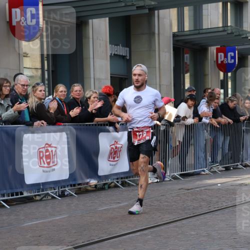 13.09.2026 - 21. swb-Marathon Bremen Strokosch-Dieckow http://msf.ph/oto/10379985 13.09.2026 12:41:58 Ziel 129 meine-sportfotos.de