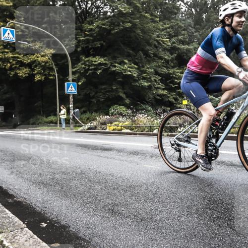 13.09.2026 - Stadtparktriathlon H.Heesch http://msf.ph/oto/10379991 13.09.2026 10:17:18 Radfahren 241, 245 meine-sportfotos.de