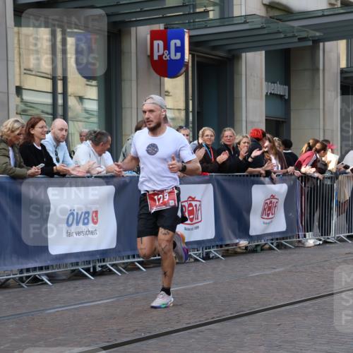13.09.2026 - 21. swb-Marathon Bremen Strokosch-Dieckow http://msf.ph/oto/10380035 13.09.2026 12:41:58 Ziel 129 meine-sportfotos.de