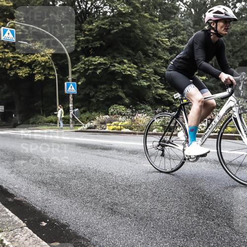 13.09.2026 - Stadtparktriathlon H.Heesch http://msf.ph/oto/10380062 13.09.2026 10:18:10 Radfahren 459, 463 meine-sportfotos.de
