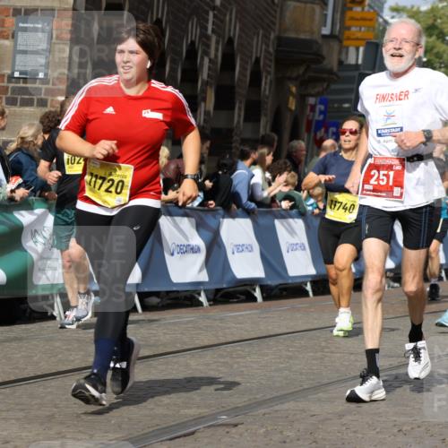 13.09.2026 - 21. swb-Marathon Bremen Strokosch-Dieckow http://msf.ph/oto/10380111 13.09.2026 11:04:29 Ziel 10182, 10291, 10390, 10516, 10613, 10671, 10672, 10726, 10912, 10913, 11221, 11318, 11319, 11336, 11470, 11471, 11539, 11726, 11909, 12001, 12103, 12113, 12140, 12260, 12276, 12433, 10160, 10481, 10711, 10877, 11114, 11364, 11366, 11592, 11705, 11761, 11991 meine-sportfotos.de
