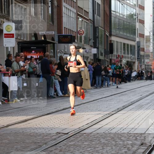 13.09.2026 - 21. swb-Marathon Bremen Strokosch-Dieckow http://msf.ph/oto/10380114 13.09.2026 12:42:49 Ziel 206, 236 meine-sportfotos.de