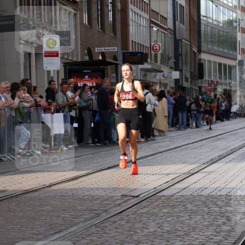 13.09.2026 - 21. swb-Marathon Bremen Strokosch-Dieckow http://msf.ph/oto/10380133 13.09.2026 12:42:49 Ziel 206, 236 meine-sportfotos.de