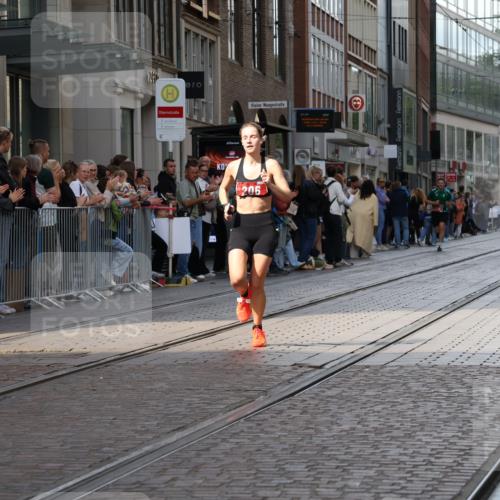 13.09.2026 - 21. swb-Marathon Bremen Strokosch-Dieckow http://msf.ph/oto/10380152 13.09.2026 12:42:50 Ziel 206, 236 meine-sportfotos.de
