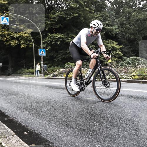 13.09.2026 - Stadtparktriathlon H.Heesch http://msf.ph/oto/10380155 13.09.2026 10:18:45 Radfahren 213, 243, 300, 333, 368, 412 meine-sportfotos.de