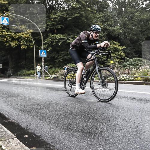 13.09.2026 - Stadtparktriathlon H.Heesch http://msf.ph/oto/10380235 13.09.2026 10:19:27 Radfahren 262, 264, 372, 399 meine-sportfotos.de