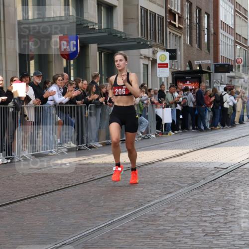 13.09.2026 - 21. swb-Marathon Bremen Strokosch-Dieckow http://msf.ph/oto/10380242 13.09.2026 12:42:51 Ziel 206, 236 meine-sportfotos.de