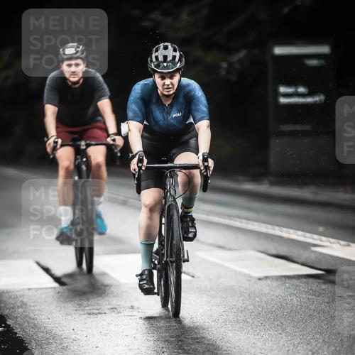13.09.2026 - Stadtparktriathlon H.Heesch http://msf.ph/oto/10380247 13.09.2026 12:24:53 Radfahren 962, 1058, 1117 meine-sportfotos.de