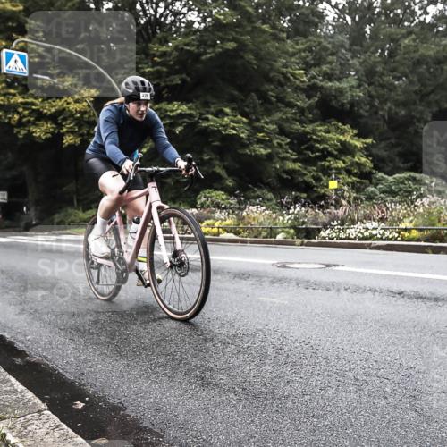 13.09.2026 - Stadtparktriathlon H.Heesch http://msf.ph/oto/10380257 13.09.2026 10:19:35 Radfahren 225, 229, 305, 322 meine-sportfotos.de