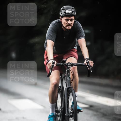 13.09.2026 - Stadtparktriathlon H.Heesch http://msf.ph/oto/10380269 13.09.2026 12:24:55 Radfahren 962, 1058, 1117 meine-sportfotos.de