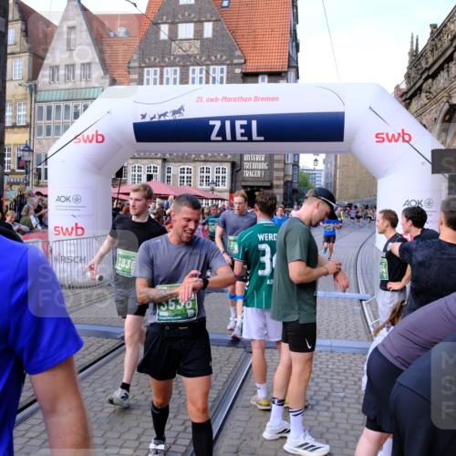 13.09.2026 - 21. swb-Marathon Bremen Tim E. http://msf.ph/oto/10380285 13.09.2026 13:16:08 Ziel 145, 982, 1033, 1955, 2733, 3119, 3149, 3422, 3536, 3689, 3836, 3991, 4573, 4823, 5430, 5474, 5533, 5588, 5913, 6481, 6515, 7307, 7413, 9122, 9278, 13149, 13249 meine-sportfotos.de