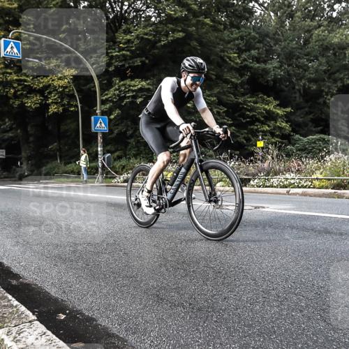 13.09.2026 - Stadtparktriathlon H.Heesch http://msf.ph/oto/10380297 13.09.2026 10:52:46 Radfahren 383, 529, 550, 579 meine-sportfotos.de