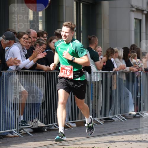 13.09.2026 - 21. swb-Marathon Bremen Strokosch-Dieckow http://msf.ph/oto/10380322 13.09.2026 12:42:59 Ziel 236 meine-sportfotos.de