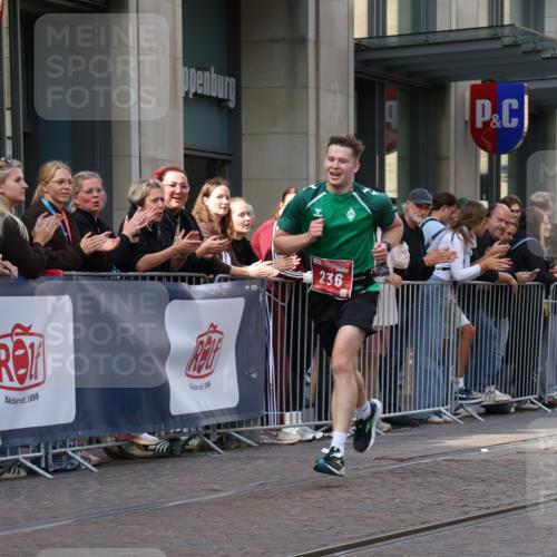 13.09.2026 - 21. swb-Marathon Bremen Strokosch-Dieckow http://msf.ph/oto/10380356 13.09.2026 12:43:00 Ziel 236 meine-sportfotos.de
