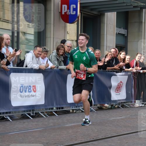 13.09.2026 - 21. swb-Marathon Bremen Strokosch-Dieckow http://msf.ph/oto/10380394 13.09.2026 12:43:01 Ziel 236 meine-sportfotos.de