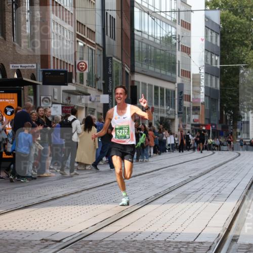 13.09.2026 - 21. swb-Marathon Bremen Strokosch-Dieckow http://msf.ph/oto/10380477 13.09.2026 12:43:28 Ziel 1567, 5212 meine-sportfotos.de