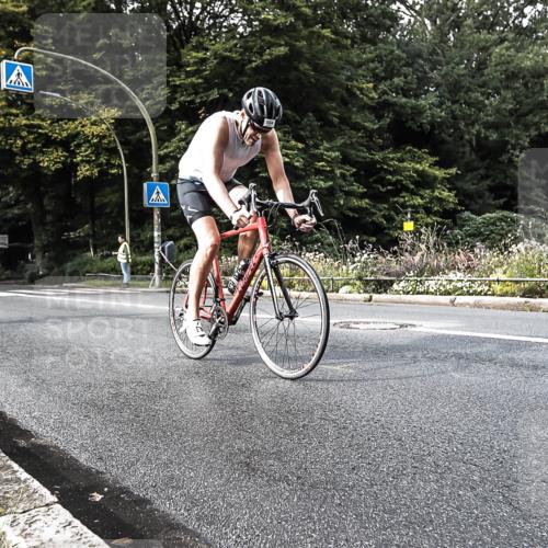 13.09.2026 - Stadtparktriathlon H.Heesch http://msf.ph/oto/10380479 13.09.2026 10:53:08 Radfahren 403, 484, 504, 691 meine-sportfotos.de