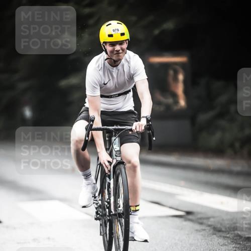 13.09.2026 - Stadtparktriathlon H.Heesch http://msf.ph/oto/10380502 13.09.2026 12:25:29 Radfahren 978, 1139, 1162 meine-sportfotos.de