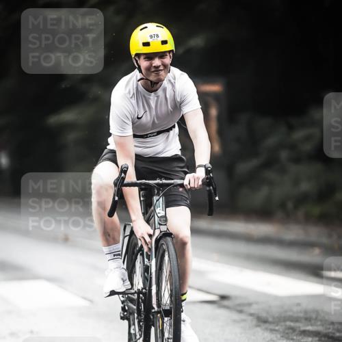 13.09.2026 - Stadtparktriathlon H.Heesch http://msf.ph/oto/10380507 13.09.2026 12:25:29 Radfahren 978, 1139, 1162 meine-sportfotos.de