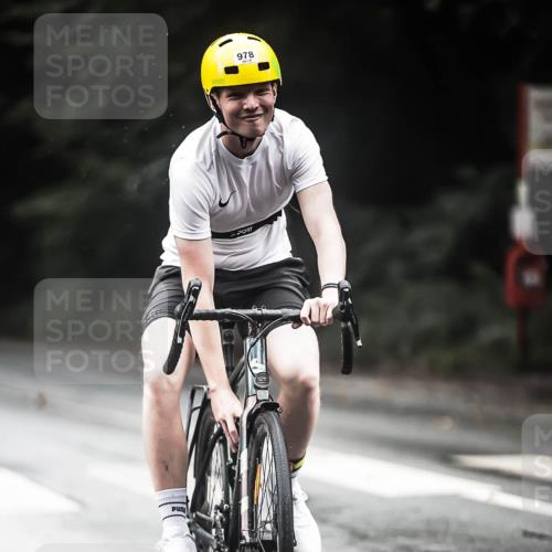 13.09.2026 - Stadtparktriathlon H.Heesch http://msf.ph/oto/10380512 13.09.2026 12:25:29 Radfahren 978, 1139, 1162 meine-sportfotos.de