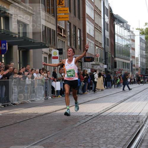 13.09.2026 - 21. swb-Marathon Bremen Strokosch-Dieckow http://msf.ph/oto/10380550 13.09.2026 12:43:30 Ziel 1567, 5212 meine-sportfotos.de