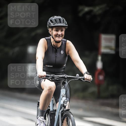 13.09.2026 - Stadtparktriathlon H.Heesch http://msf.ph/oto/10380592 13.09.2026 12:25:46 Radfahren 951, 974, 981, 1097 meine-sportfotos.de