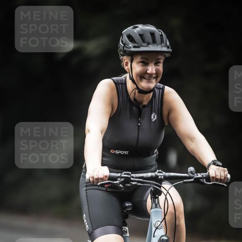 13.09.2026 - Stadtparktriathlon H.Heesch http://msf.ph/oto/10380607 13.09.2026 12:25:47 Radfahren 951, 974, 981, 1097 meine-sportfotos.de