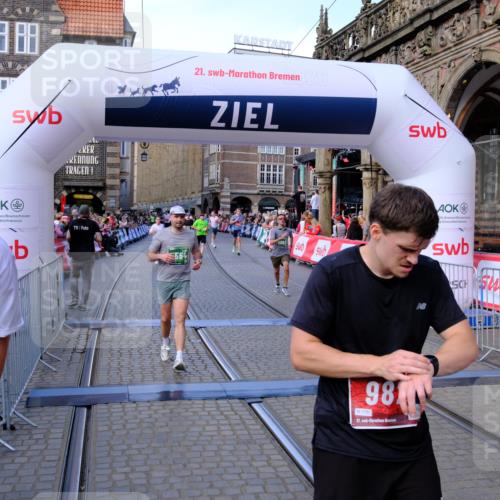 13.09.2026 - 21. swb-Marathon Bremen Tim E. http://msf.ph/oto/10380637 13.09.2026 13:16:43 Ziel 740, 755, 792, 1076, 1162, 1605, 2604, 5554, 5963, 6367, 6721, 7053, 7603, 7801, 8171, 8288, 9031, 9115 meine-sportfotos.de
