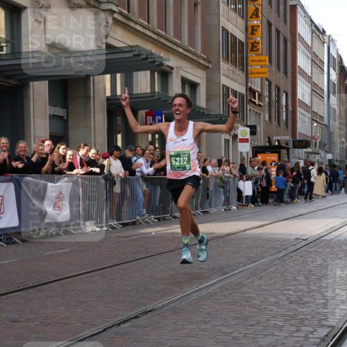 13.09.2026 - 21. swb-Marathon Bremen Strokosch-Dieckow http://msf.ph/oto/10380638 13.09.2026 12:43:31 Ziel 1567, 5212 meine-sportfotos.de