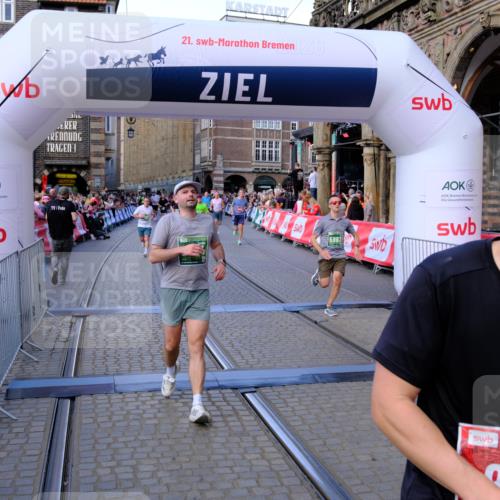 13.09.2026 - 21. swb-Marathon Bremen Tim E. http://msf.ph/oto/10380664 13.09.2026 13:16:43 Ziel 740, 755, 792, 1076, 1162, 1605, 2604, 5554, 5963, 6367, 6721, 7053, 7603, 7801, 8171, 8288, 9031, 9115 meine-sportfotos.de