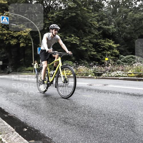 13.09.2026 - Stadtparktriathlon H.Heesch http://msf.ph/oto/10380670 13.09.2026 10:21:53 Radfahren 332, 342, 422 meine-sportfotos.de