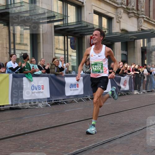13.09.2026 - 21. swb-Marathon Bremen Strokosch-Dieckow http://msf.ph/oto/10380699 13.09.2026 12:43:32 Ziel 1567, 5212 meine-sportfotos.de
