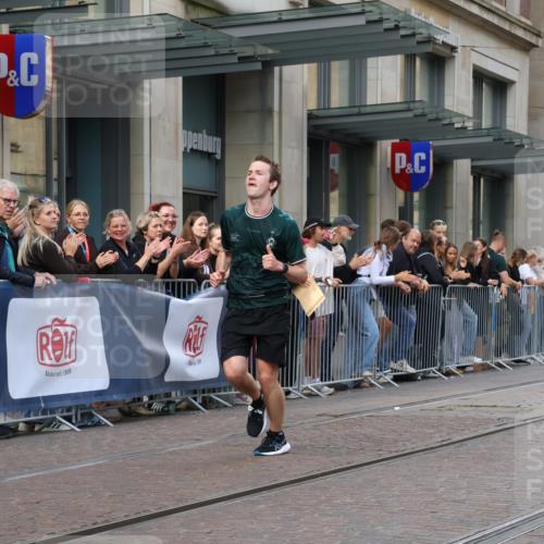 13.09.2026 - 21. swb-Marathon Bremen Strokosch-Dieckow http://msf.ph/oto/10380718 13.09.2026 12:43:53 Ziel 798, 1313, 1490, 2044, 6507, 1567, 5212 meine-sportfotos.de