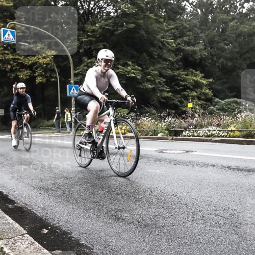 13.09.2026 - Stadtparktriathlon H.Heesch http://msf.ph/oto/10380761 13.09.2026 10:22:42 Radfahren 285, 319, 375, 408, 435 meine-sportfotos.de