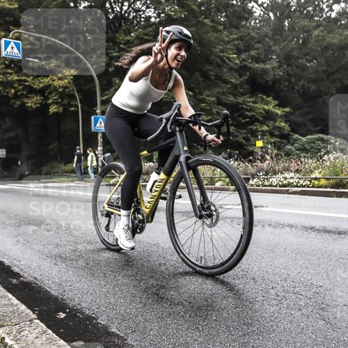 13.09.2026 - Stadtparktriathlon H.Heesch http://msf.ph/oto/10380772 13.09.2026 10:22:43 Radfahren 285, 319, 375, 408, 435 meine-sportfotos.de