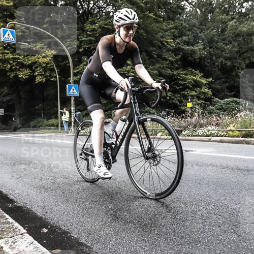 13.09.2026 - Stadtparktriathlon H.Heesch http://msf.ph/oto/10380824 13.09.2026 10:55:27 Radfahren 353, 370, 672 meine-sportfotos.de