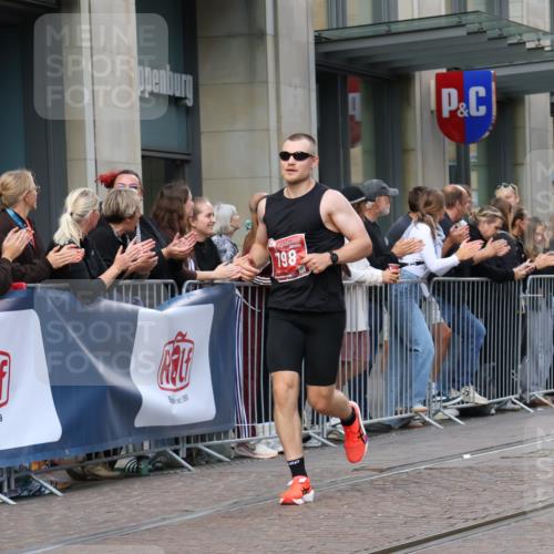 13.09.2026 - 21. swb-Marathon Bremen Strokosch-Dieckow http://msf.ph/oto/10380865 13.09.2026 12:44:14 Ziel 289, 798, 1313, 1490, 2044, 6507 meine-sportfotos.de